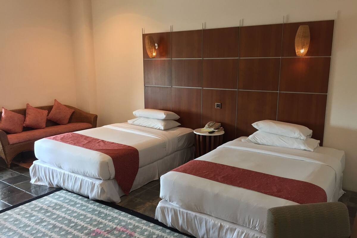 Minibar, skrivbord, ljudisolering och gratis barnsängar