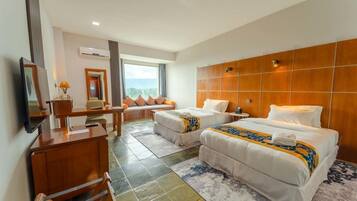 Minibar, meja kerja, kedap suara, dan tempat tidur bayi gratis