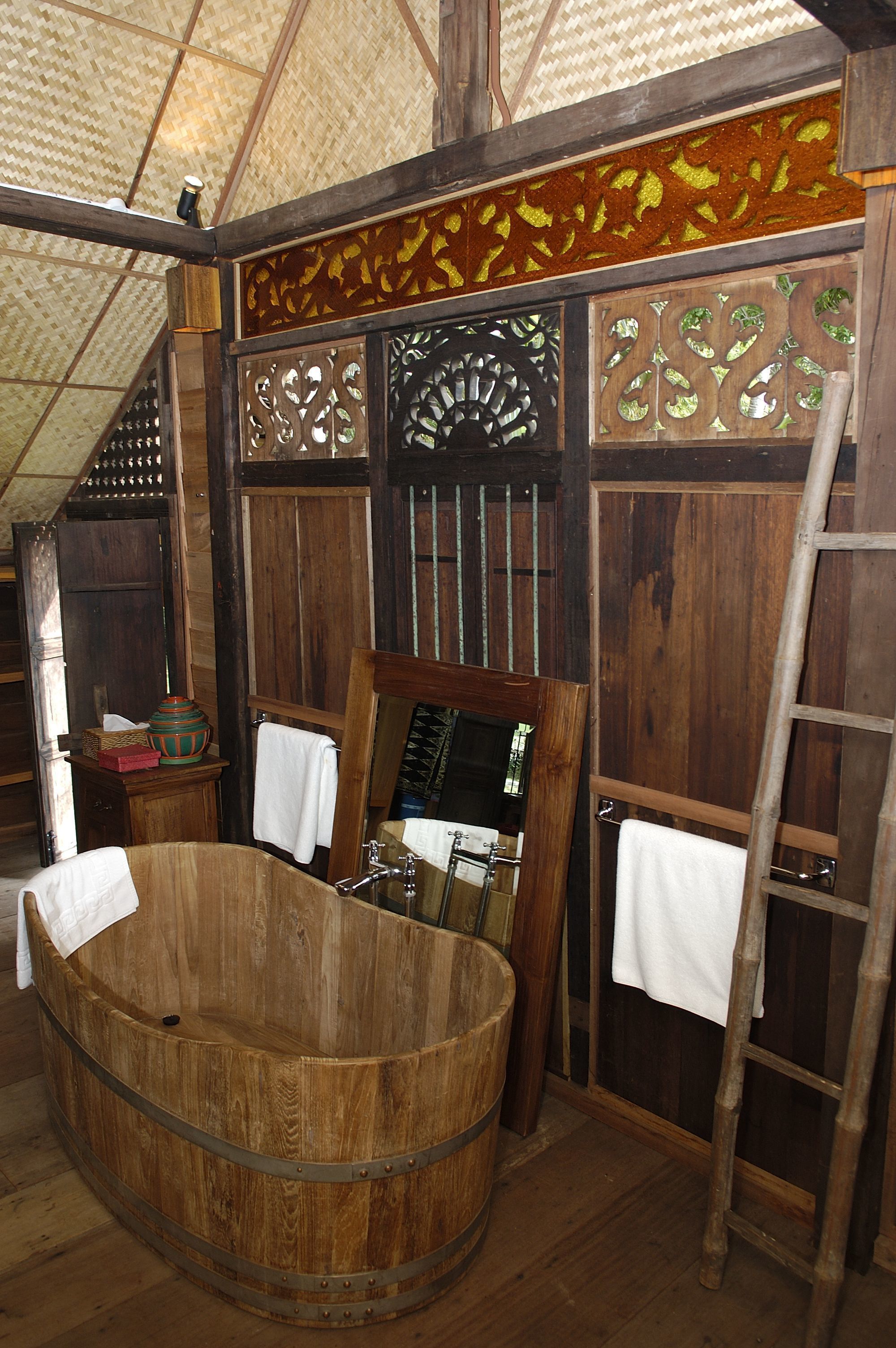 villa (palm) | bathroom | free toiletries, hair dryer, slippers, towels