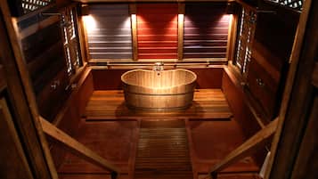 Villa (Cahaya) | Deep soaking bathtub