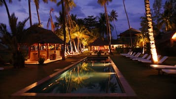 Outdoor pool, pool umbrellas, sun loungers