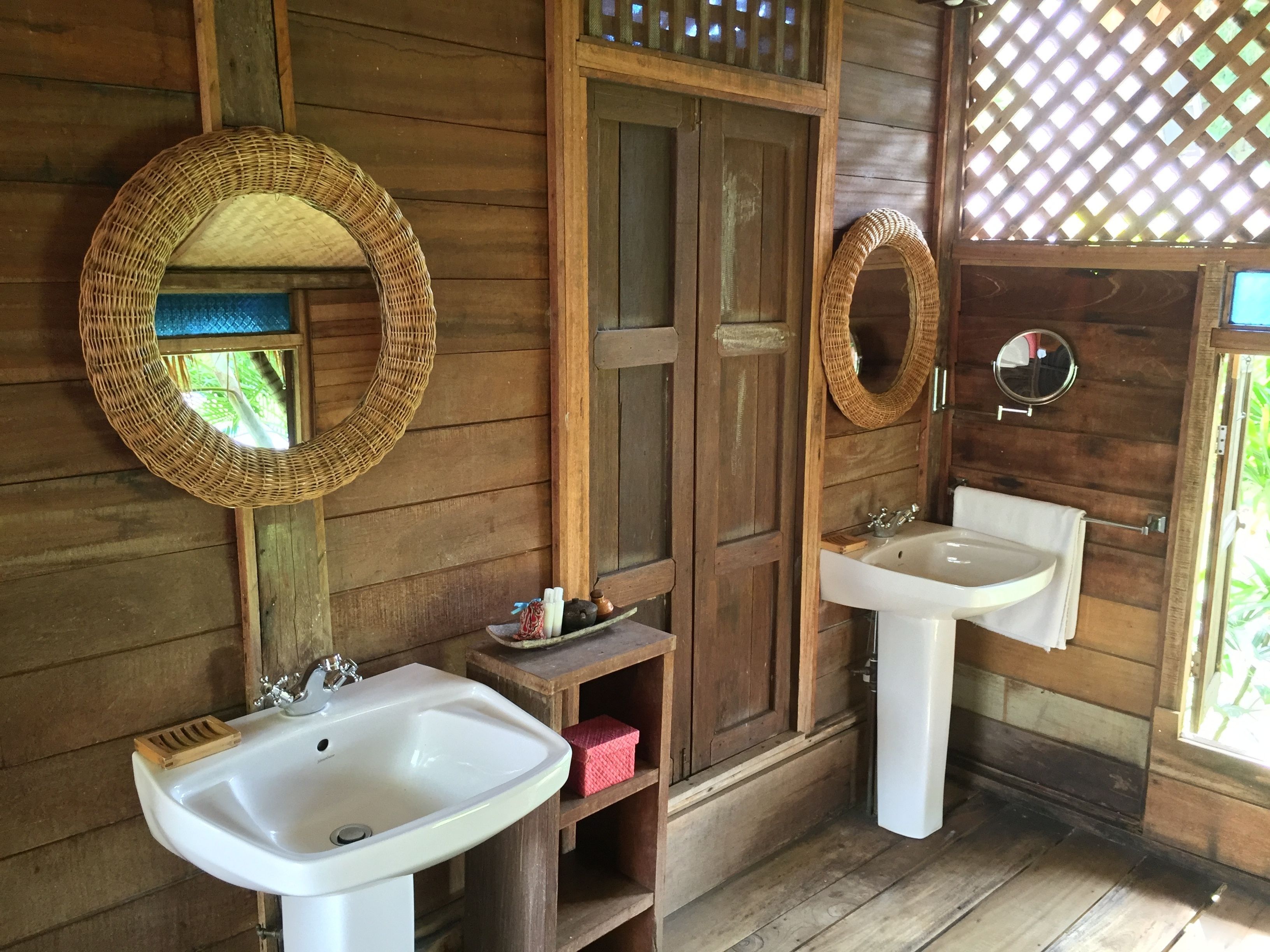 villa (silk) | bathroom | free toiletries, hair dryer, slippers, towels