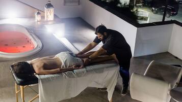 Soins corporels, massages sur la plage, soins du visage