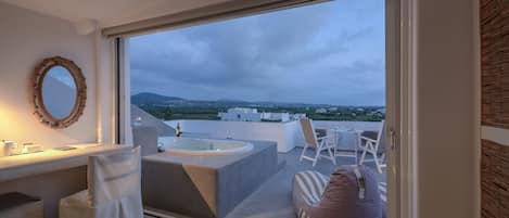 Penthouse | Living area | 32-inch LCD TV with satellite channels, TV
