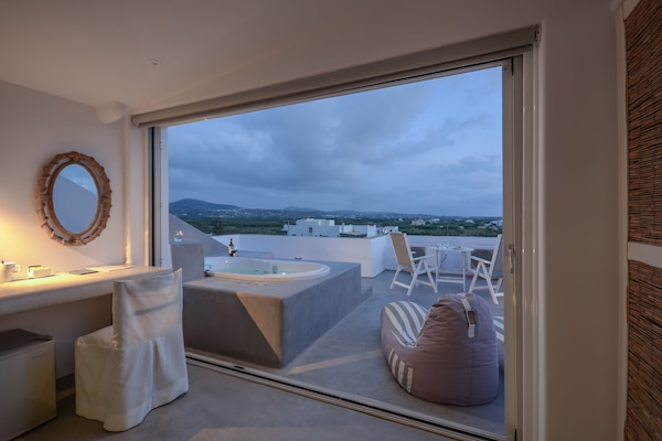 Penthouse | Wohnbereich | 32-Zoll-LCD-Fernseher mit Satellitenempfang, Fernseher