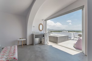 Penthouse | Living area | 32-inch LCD TV with satellite channels, TV