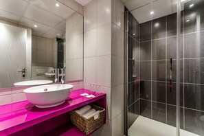 Gratis toiletartikelen, een haardroger, handdoeken