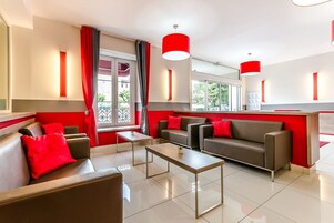 Sala de estar en el lobby