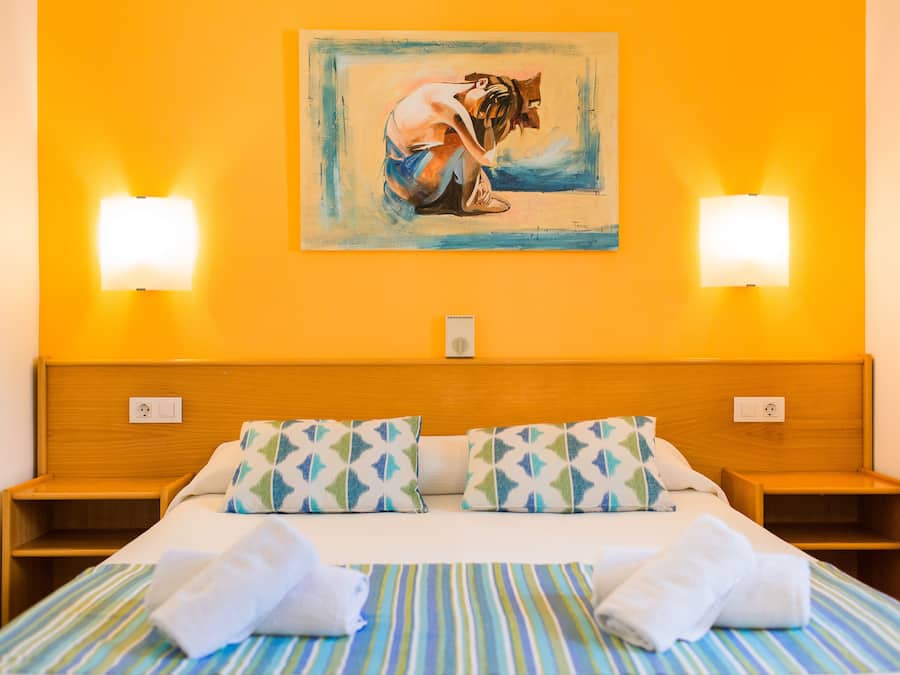 1 soverom, safe på rommet, skrivebord og skrivebord for bærbar PC