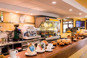 Café da manhã continental todos os dias mediante uma taxa