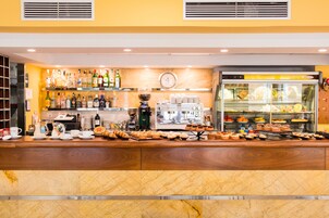 Se ofrece un desayuno continental (5.5 EUR por persona)