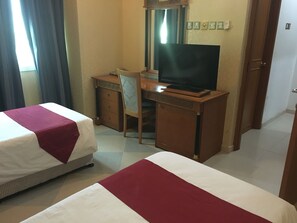 Triple Room | Premium bedding, minibar, in-room safe, desk - Safari Hotel (Nizwa)