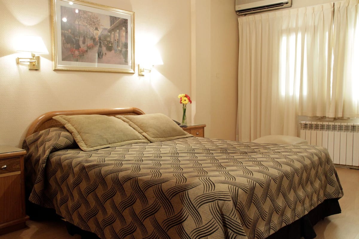 1 bedroom, premium bedding, down comforters, pillowtop beds