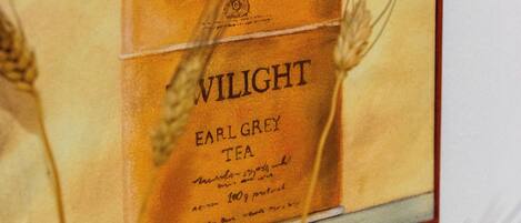 A tea box with the brand name 'WILIGHT' and the product 'EARL GREY TEA'.