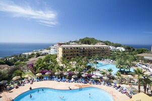 Indoor pool, 2 outdoor pools, pool umbrellas, sun loungers