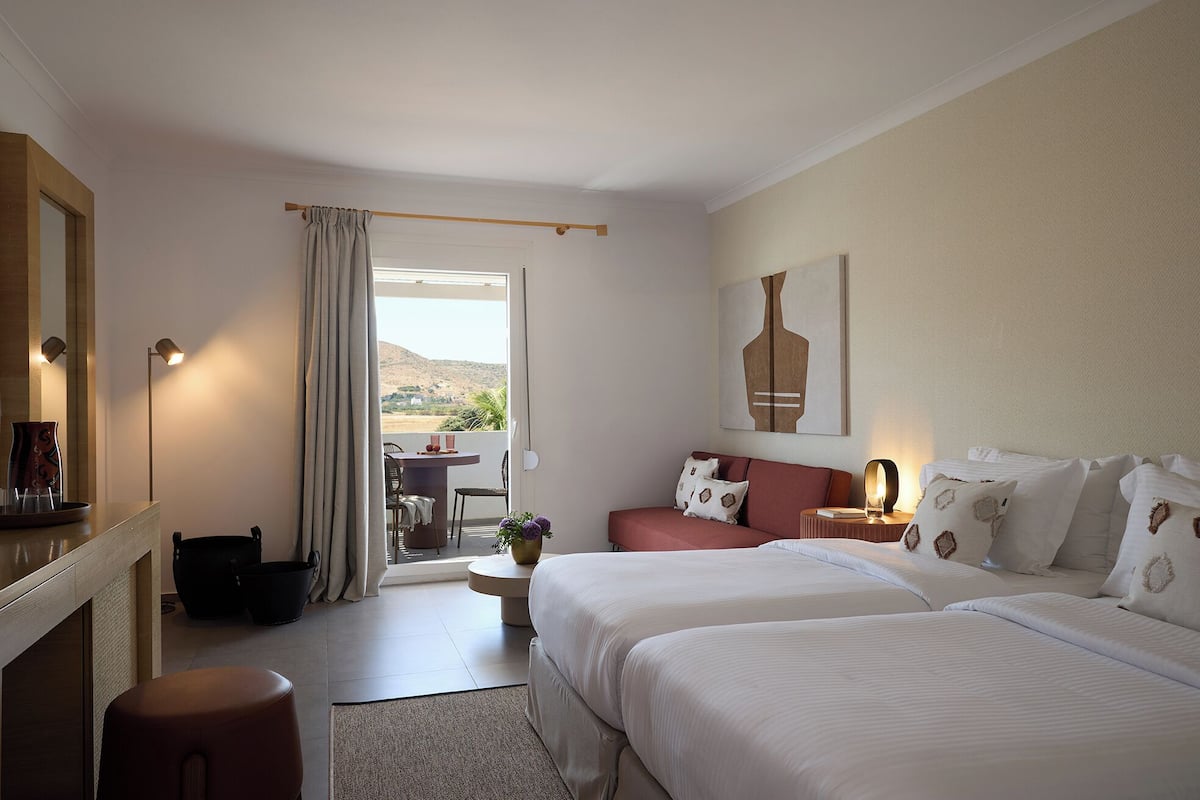 Premium bedding, pillow-top beds, minibar, in-room safe