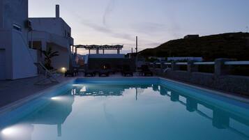 Piscina all'aperto, con ingresso dalle 08:00 alle 19:30, lettini