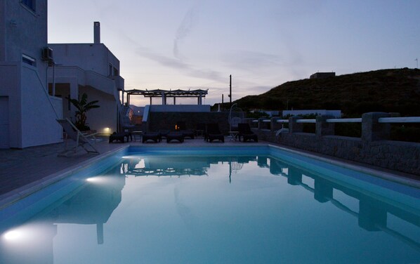 Outdoor pool, open 8:00 AM to 7:30 PM, sun loungers - Glaronisia Hotel (Milos)