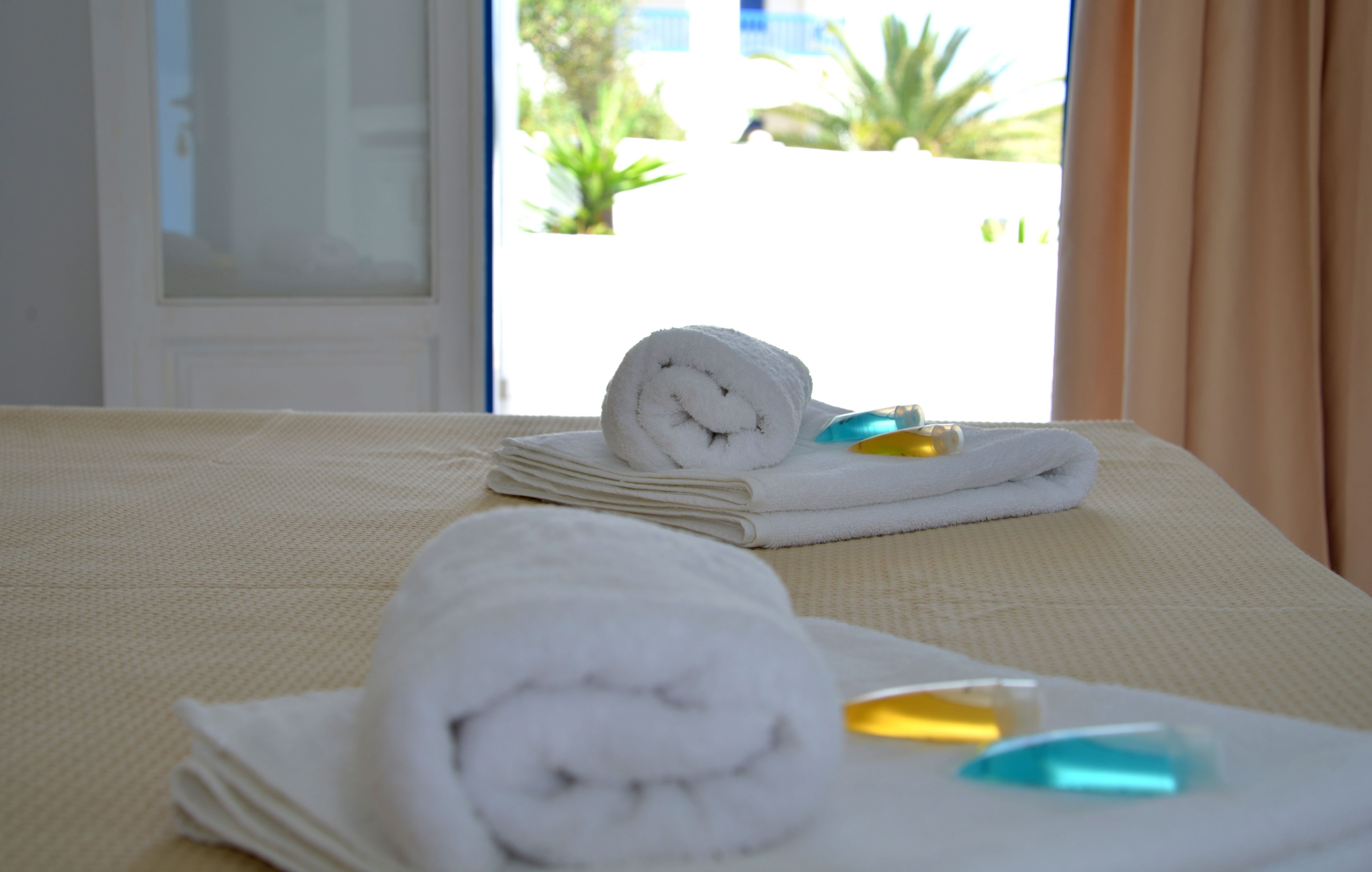 free wifi, bed sheets