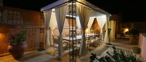 Breakfast, lunch, dinner served; Moroccan cuisine