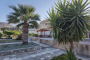 Courtyard - Vlycha Beach Studios & Apartments (Rhodes)