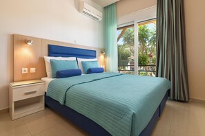 Superior apartman | Széf a szobában, sötétítőfüggöny és vasaló/vasalódeszka