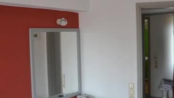 Soundproofing, free WiFi, bed sheets