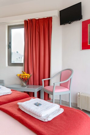Triple Room | Living area | TV - Als Hotel (Rhodes)