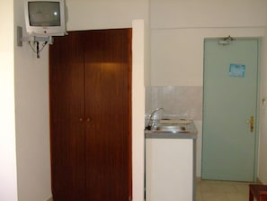 Standard Studio (for 3) | Private kitchenette