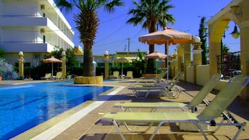 Outdoor pool, pool umbrellas, sun loungers