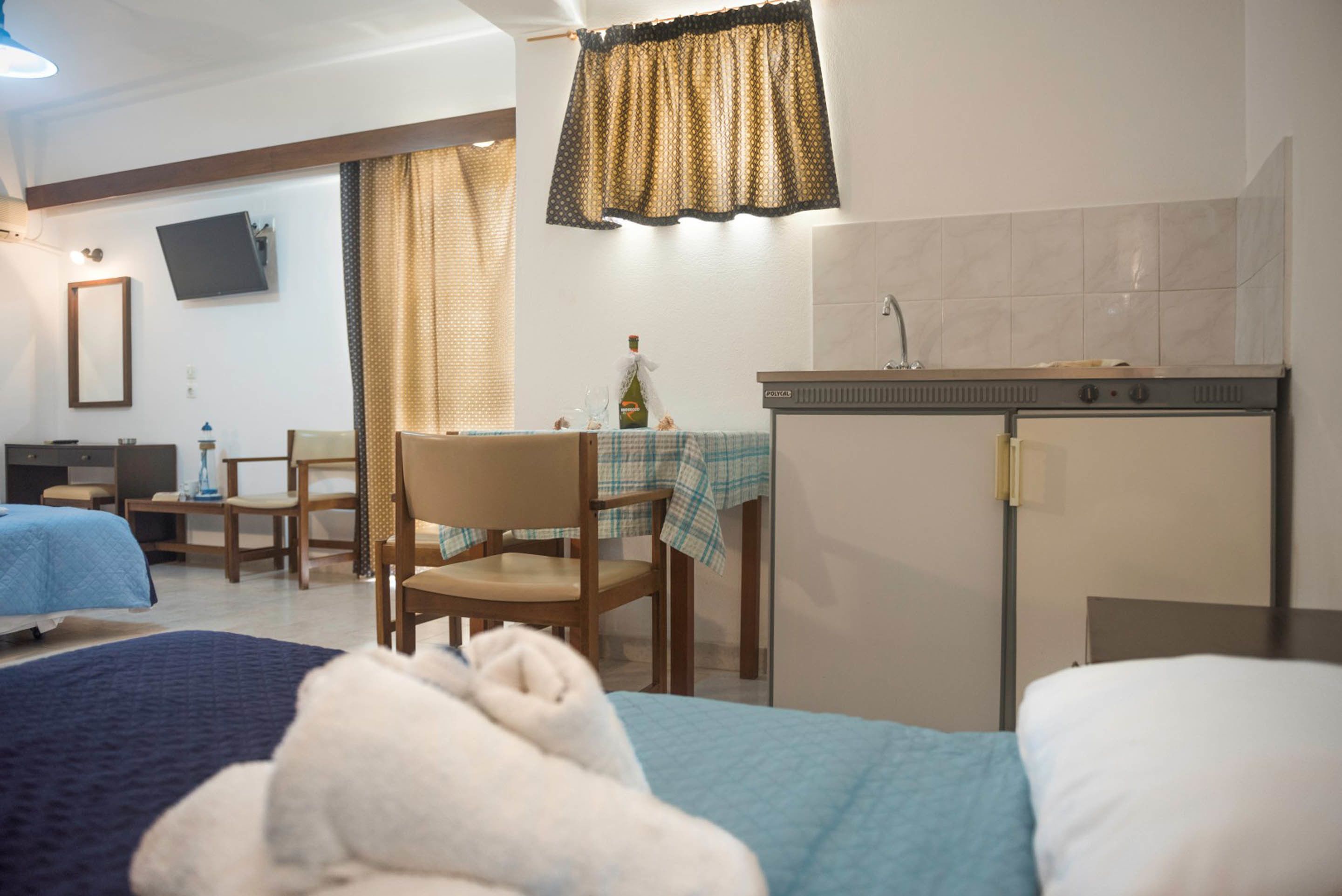 standard studio (for 3) | 1 bedroom, in-room safe, desk, free wifi