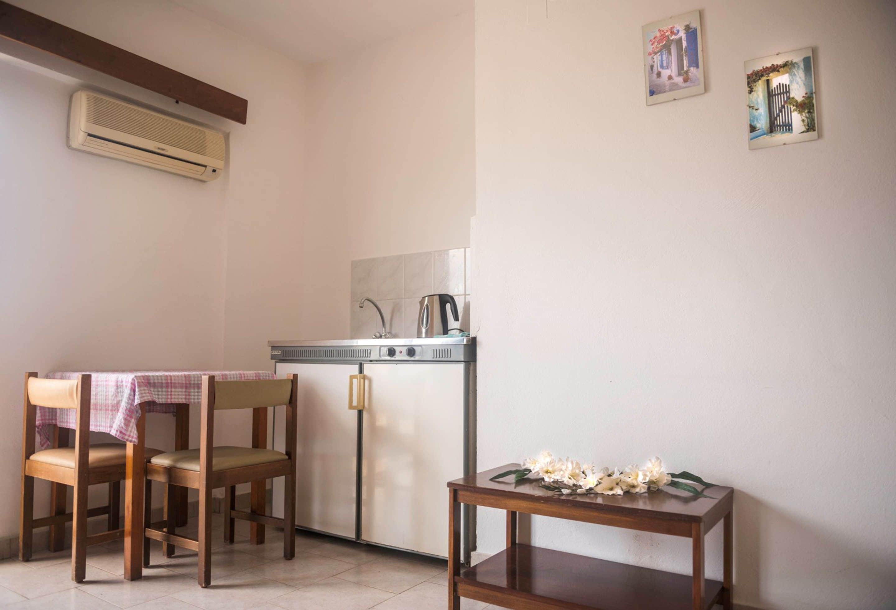 standard studio (for 2) | 1 bedroom, in-room safe, desk, free wifi