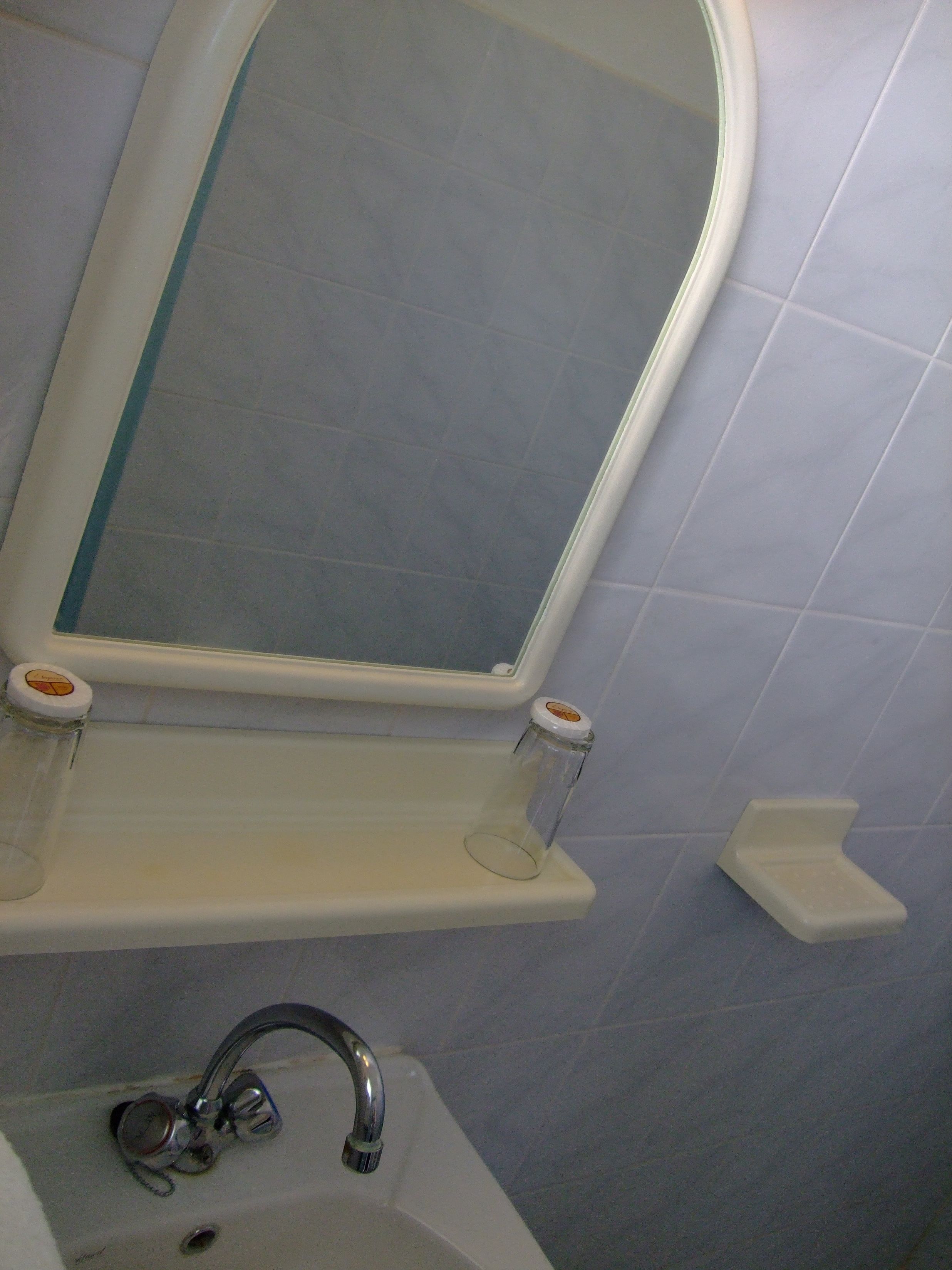 standard studio (for 3) | bathroom sink