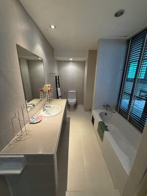 Family Room, Bathtub | Bathroom | Free toiletries, bathrobes, slippers, towels - The Best Bangkok House (Bangkok)
