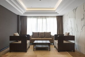 Lobby sitting area - SC Park Hotel (Bangkok)