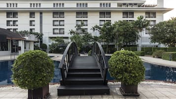 Outdoor pool, pool loungers