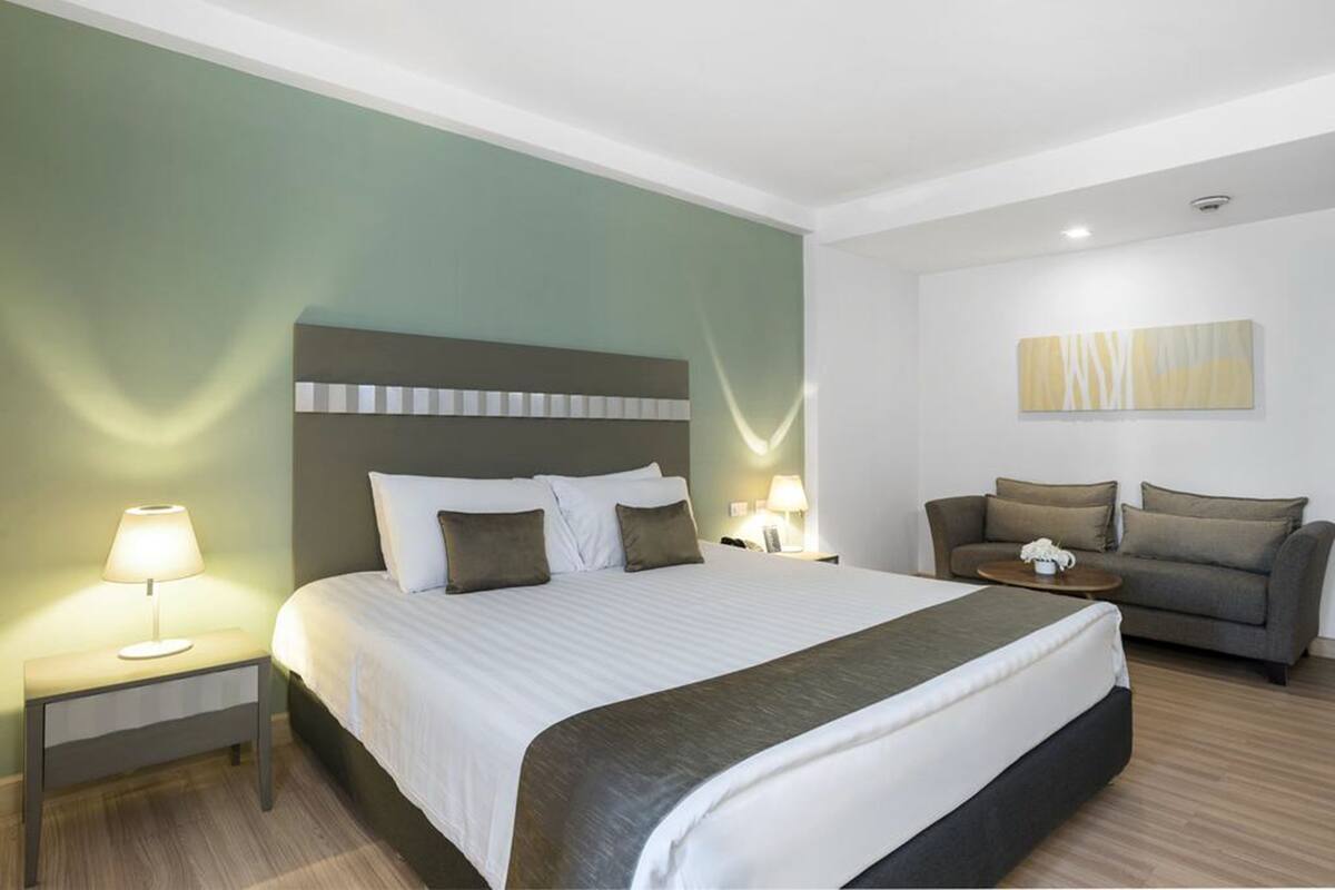 Deluxe Double Room | Minibar, in-room safe, desk, laptop workspace