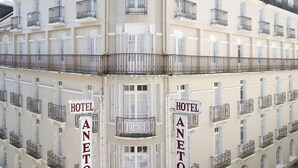Front of property - Hotel Aneto (Lourdes)