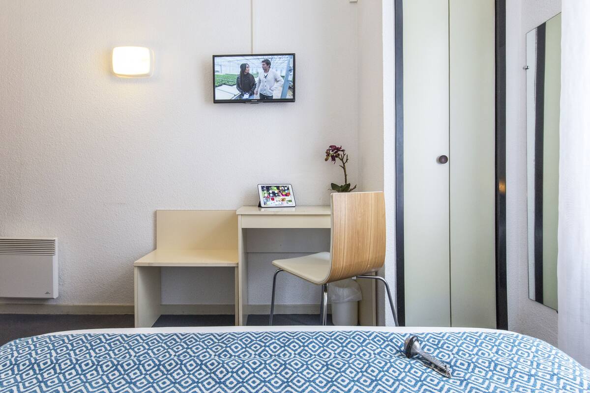 Eenpersoonskamer | Een kluis op de kamer, individueel gedecoreerd, individueel gemeubileerd