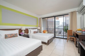In-room safe, desk, free WiFi, bed sheets - Hotel De Bangkok (Bangkok)
