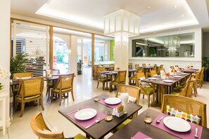 Breakfast, lunch and dinner served - Hotel De Bangkok (Bangkok)