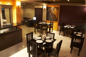 Dining - Grand Pinnacle (Bangkok)