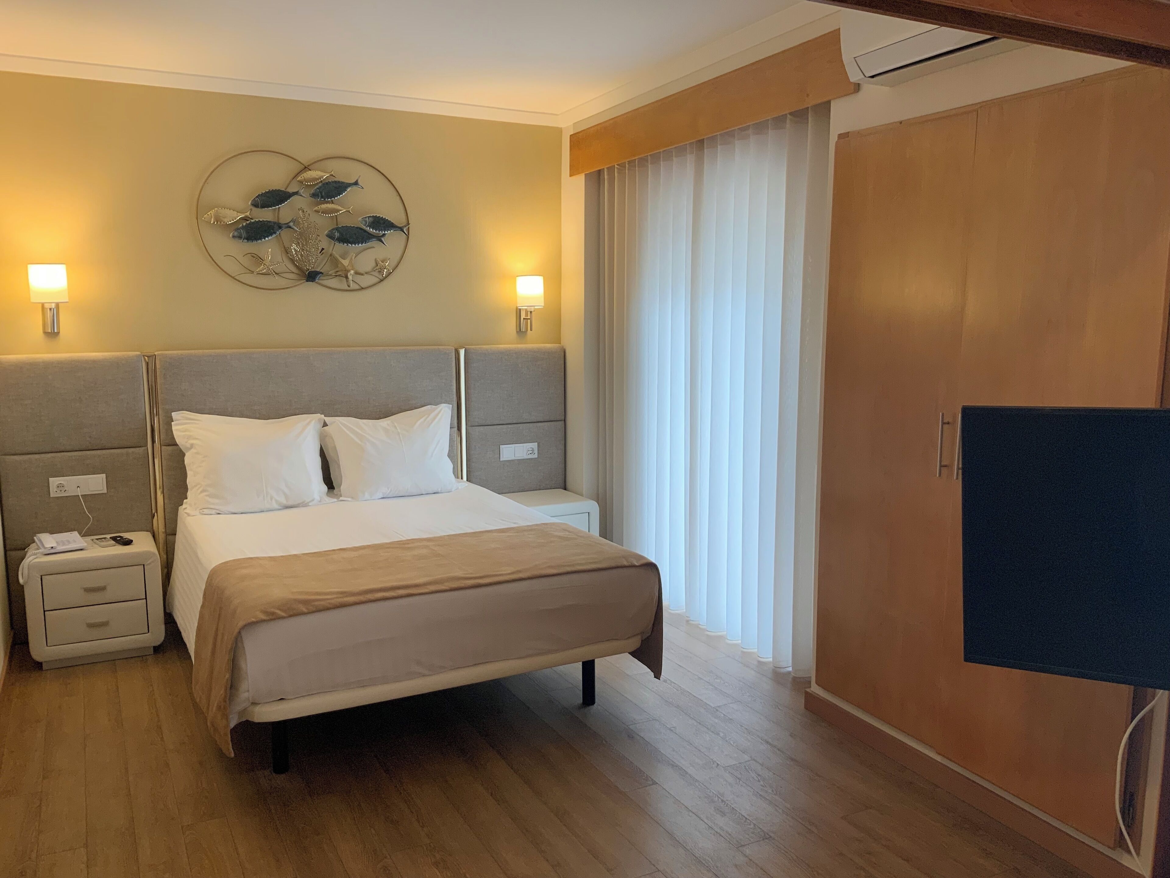 standard quadruple room | bathroom | free toiletries, hair dryer, towels, toilet paper