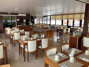 Petit déjeuner continental (10 EUR par personne)