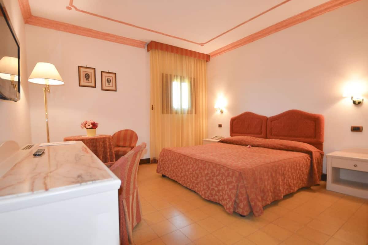 Minibar, desk, free WiFi, bed sheets