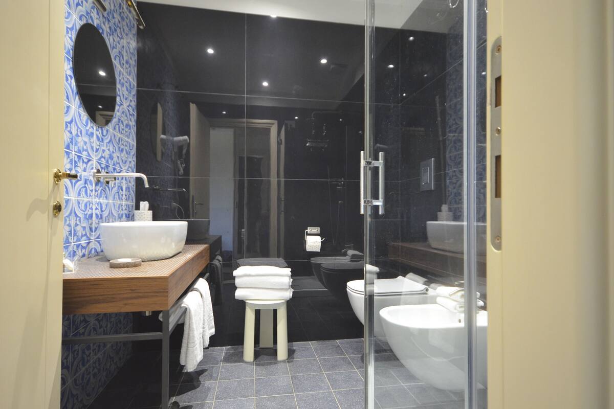 superior double or twin room, terrace | bathroom | free toiletries, hair dryer, bidet, towels