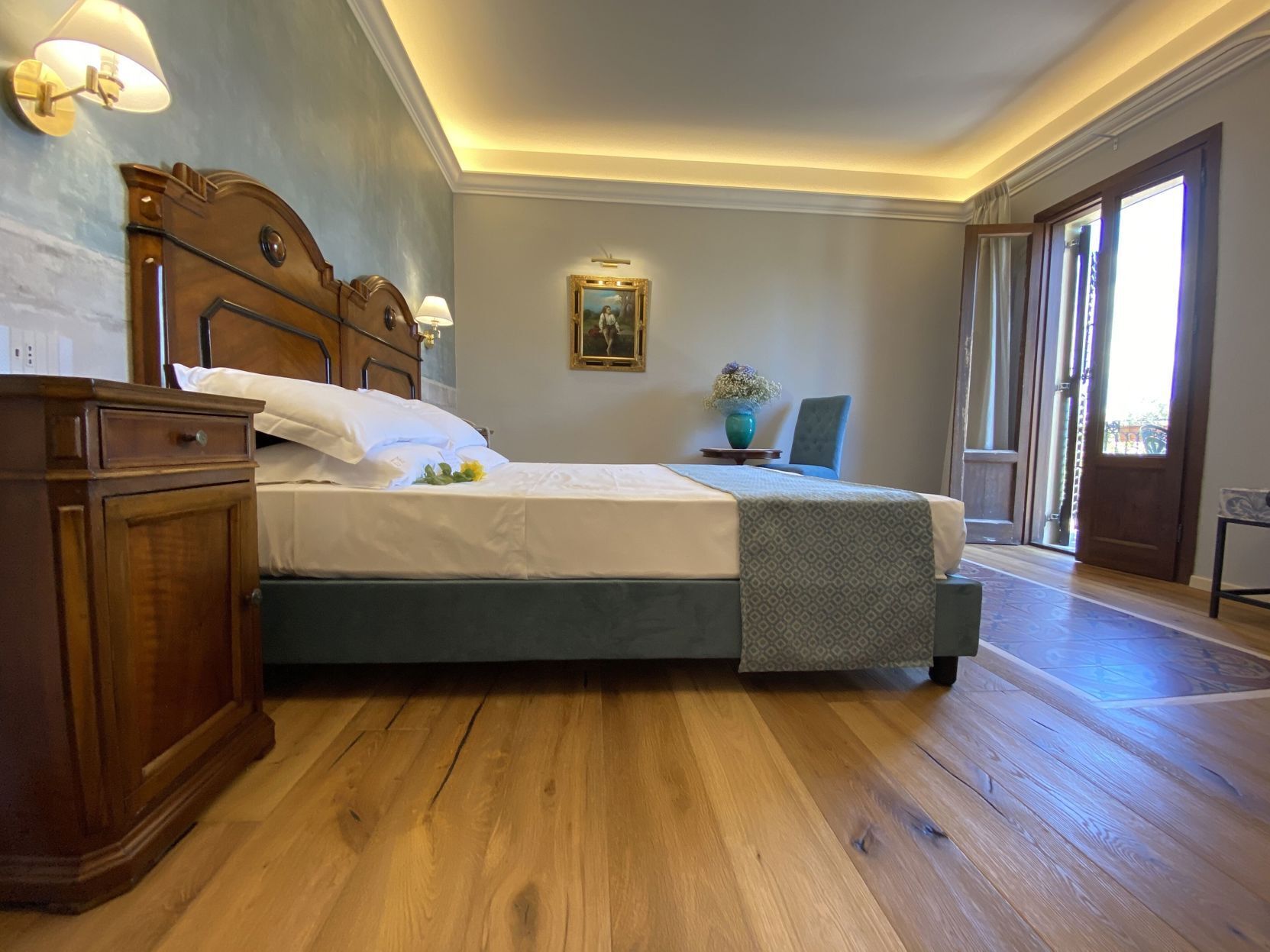 Minibar, escritorio, wifi gratis y ropa de cama 