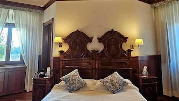 Deluxe-Zimmer | Minibar, Schreibtisch, kostenloses WLAN, Bettwäsche