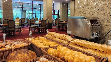 Free daily full breakfast