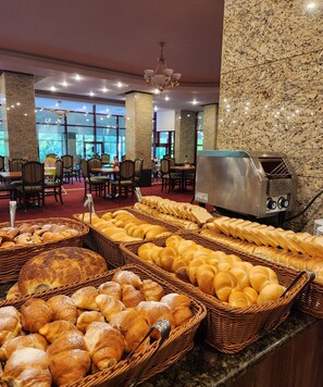 Sudah termasuk sarapan lengkap setiap hari